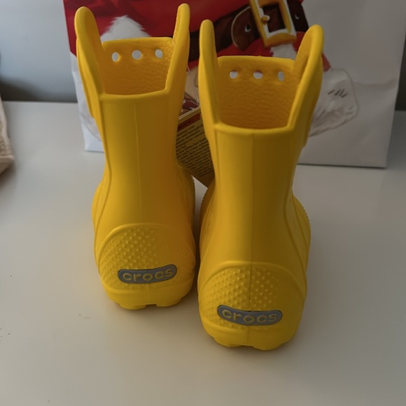 TODDLER RAIN CROCS - Picture 3 of 4